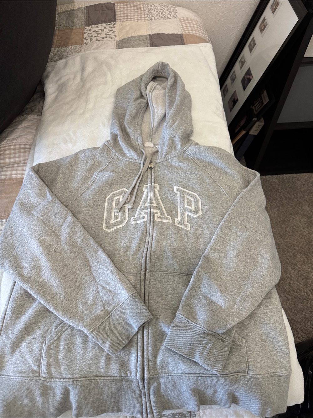 Women’s GAP sweatshirt